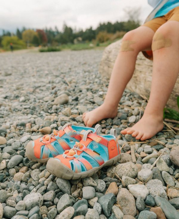 Big Kids' Seacamp II CNX  |  Coronet Blue/Hot Pink