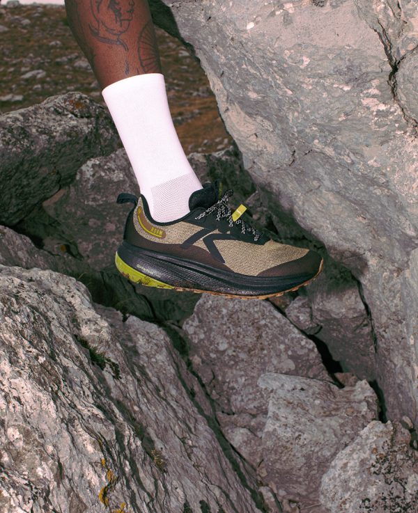 Men's Roam Trail Running Shoe  |  Dark Olive/Golden Cypress